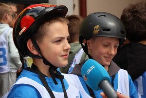 policjanci, organizatorzy Wojewódzkiego Finału Turnieju Bezpieczeństwa w Ruchu Drogowym