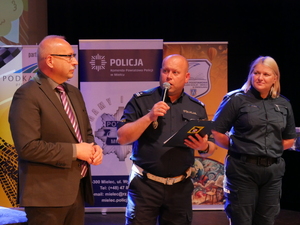 policjanci, organizatorzy Wojewódzkiego Finału Turnieju Bezpieczeństwa w Ruchu Drogowym