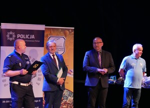 policjanci, organizatorzy Wojewódzkiego Finału Turnieju Bezpieczeństwa w Ruchu Drogowym