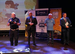 policjanci, organizatorzy Wojewódzkiego Finału Turnieju Bezpieczeństwa w Ruchu Drogowym