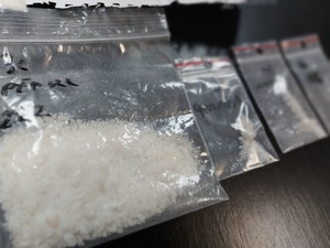 sproszkowana substancja w woreczku foliowym, fot. kpp nisko