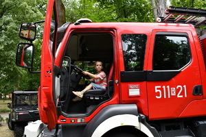 piknik mundurowy w parku miejskim pokaz sprzętu służb mundurowych