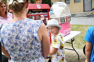 piknik mundurowy w parku miejskim pokaz sprzętu służb mundurowych