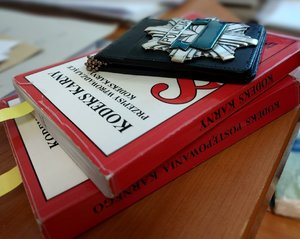 na kodeksach karnych leży legitymacja policyjna