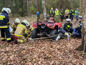 Zdjęcia przedstawiają policjantów oraz inne służby biorących udział w ćwiczeniach