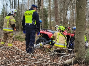 Zdjęcia przedstawiają policjantów oraz inne służby biorących udział w ćwiczeniach