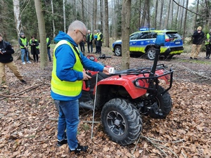 Zdjęcia przedstawiają policjantów oraz inne służby biorących udział w ćwiczeniach