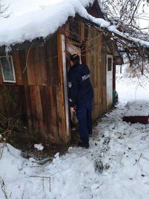 Policjanci sprawdzali pustostany