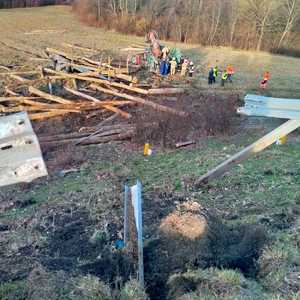 zdjęcia przedstawiające zdarzenie drogowe w m. Leszczawa Dolna