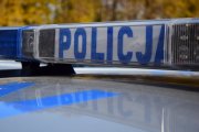 Belka policyjnego radiowozu z napisem Policja