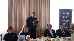 uczestnicy podczas debaty społecznej w Zadąbrowiu