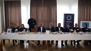 uczestnicy podczas debaty społecznej w Zadąbrowiu