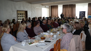 uczestnicy podczas debaty społecznej w Zadąbrowiu