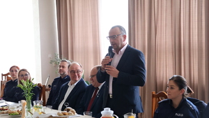 uczestnicy podczas debaty społecznej w Zadąbrowiu