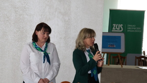 uczestnicy podczas debaty społecznej w Zadąbrowiu