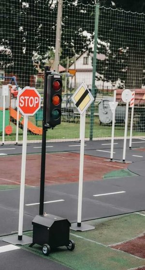 Znaki drogowe w miasteczku ruchu drogowego