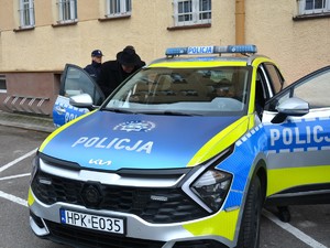 Zaproszeni goście oglądają wnętrze Kie Sportage