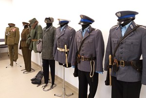 Mundury wyjściowe wojska i policji z okresu stanu wojennego