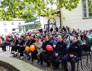 Policjanci uczestniczą w marszu przeciwko krzywdzeniu dzieci