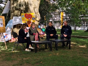 Policjanci uczestniczą w marszu przeciwko krzywdzeniu dzieci