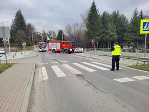 Miejsce zdarzenia pojazd dachowała i znajduje się na boku