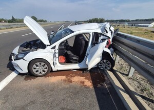 Miejsce zdarzenia drogowego i uszkodzenia pojazdów toyota  i hyundai