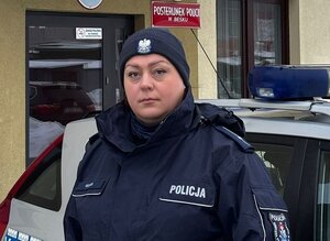 Wizerunek policjantki, która uratowała przed wychłodzeniem mężczyznę.