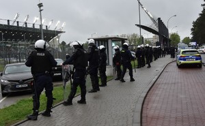 Policjanci podczas zabezpieczenia