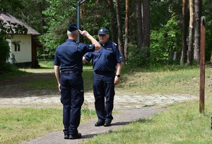 Uczestnicy obozu wraz z policjantami