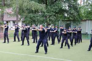 Uczestnicy obozu wraz z policjantami