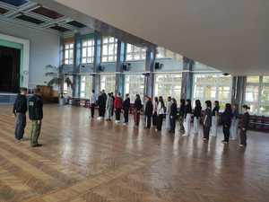 Uczniowie podczas musztry