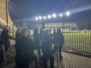 Policjanci podczas zabezpieczenia