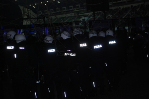 Policjanci zabezpieczający mecz