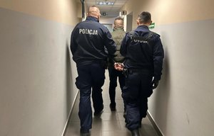 Policjanci wraz z zatrzymanym
