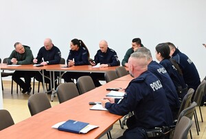 Policjanci podczas zabezpieczenia meczu