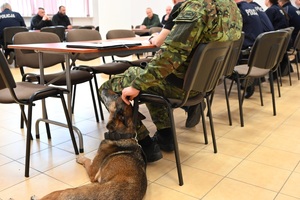 Policjanci podczas zabezpieczenia meczu