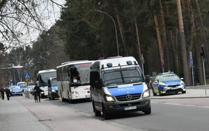 Policjanci podczas zabezpieczenia meczu