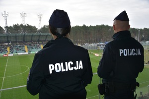 Policjanci podczas zabezpieczenia meczu