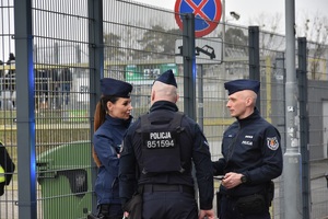 Policjanci podczas zabezpieczenia meczu