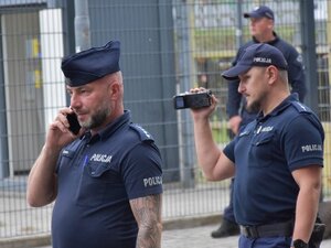 Policjanci podczas zabezpieczenia