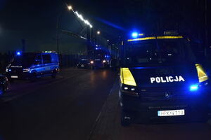 Policjanci podczas zabezpieczenia