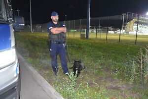 Policjanci podczas zabezpieczenia