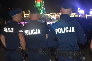 Policjanci podczas zabezpieczenia festiwalu