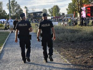 Policjanci podczas zabezpieczenia