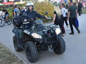 Policjanci podczas zabezpieczenia