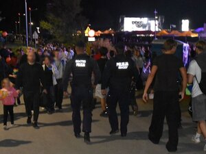 Policjanci podczas zabezpieczenia
