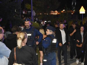 Policjanci podczas zabezpieczenia