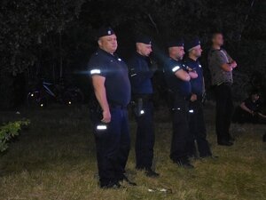 Policjanci podczas zabepzieczenia