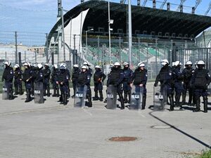 Policjanci podczas zabezpieczenia
