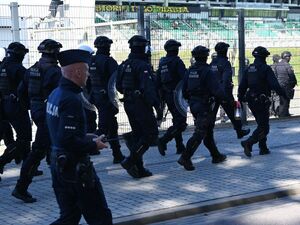 Policjanci podczas zabezpieczenia